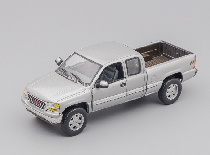 GMC Sierra 2000, silver