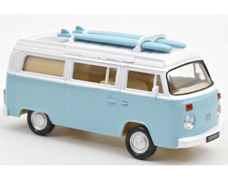 VOLKSWAGEN T2 Combi Camper Van с досками для серфинга (1973), Pastel Blue