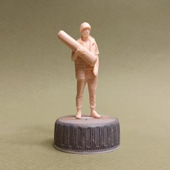 Фигура 0892 Антоха с рулоном, неокрашенная