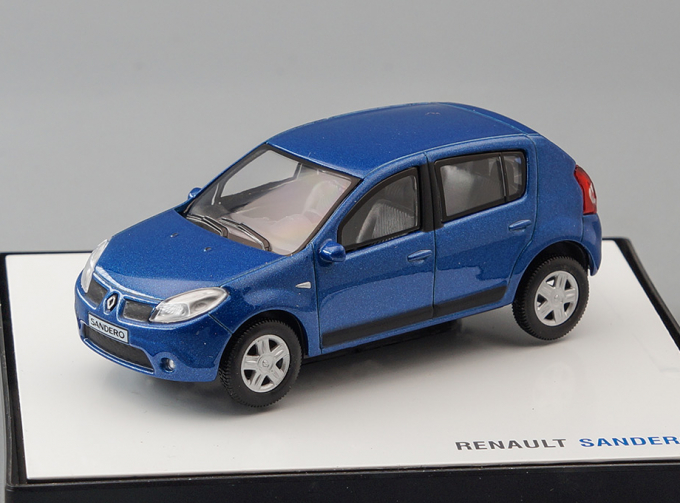 RENAULT Sandero, blue