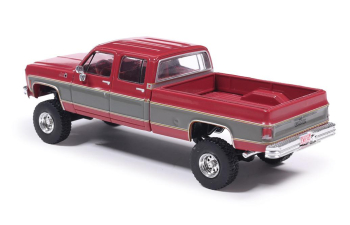 GMC Sierra K2500 Crew Cab Pick-Up (1977), red metallic / silver