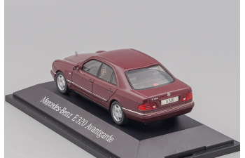 MERCEDES-BENZ E320 Avantgarde, dark red