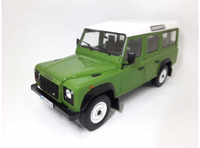 LAND ROVER Defender 110, green