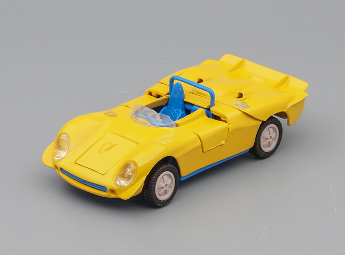 ALFA ROMEO 33-3, yellow