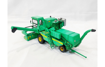 Сборная модель зерноуборочного комбайна СК-5М-1 "Нива" (1992-2005г)