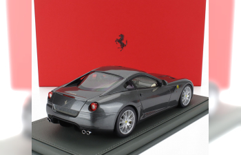 FERRARI 599 Gtb Fiorano (2006) - Manual Gear Box - Cambio Manuale - Con Vetrina - With Showcase, Grigio Silverstone - Grey Met
