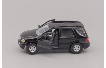 MERCEDES-BENZ M320, black