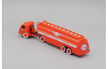 SOMUA Jl17 Truck Tanker Truck Esso Produits Aviation (1955), red