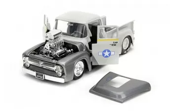 FORD F-100 (1956) с фигуркой Guile Street Fighter