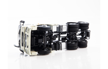 Камский грузовик 65206 с полуприцепом НЕФАЗ-93352, белый / зеленый