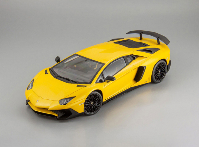 LAMBORGHINI Aventador LP750-4 SV (2015), yellow