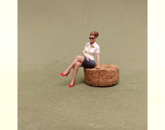 Фигура 0857 Секретарша на столе (Вариант 1), неокрашенная