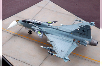 Самолет SAAB Jas-39B/D Gripen