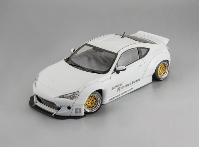 TOYOTA 86 Rocket Bunny, white