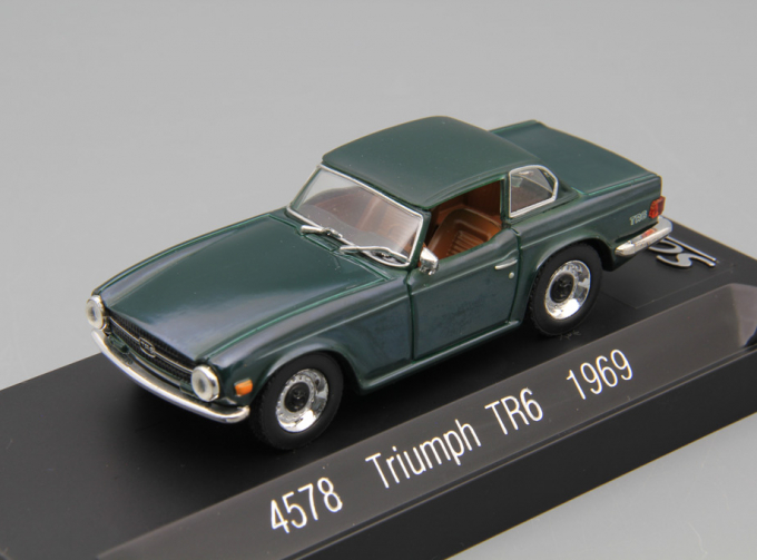 TRIUMPH TR6 (1969), green