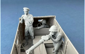 Сборная модель экипаж бронеавтомобиля Королевских ВВС (сержант Эдвард «Тед» Макдональд, водитель Оуэн Фримен и лейтенант авиации Роберт Эванс)