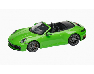 Porsche 911 (992) Carrera 4S lizard green