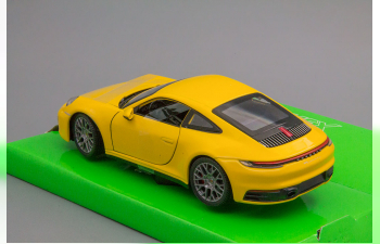 PORSCHE 911 Carrera 4S (2019), yellow