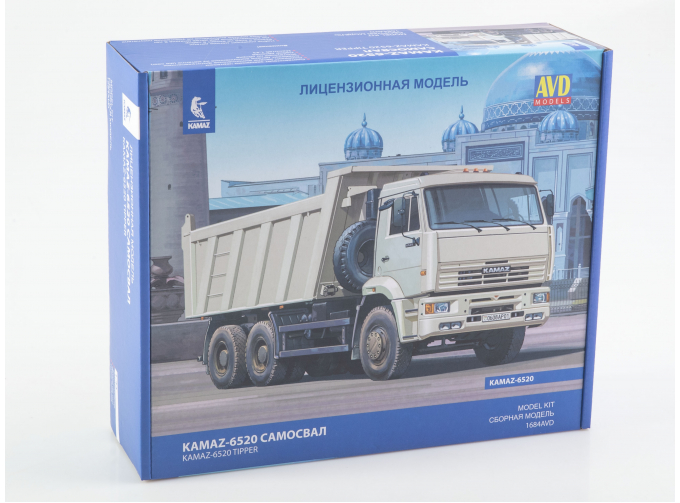 Сборная модель Камский грузовик 6520 самосвал