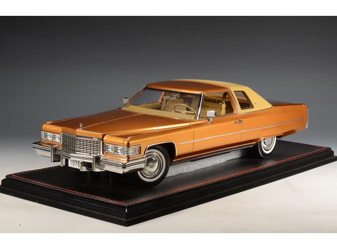 CADILLAC Coupe Deville (1976), Amberlite Firemist