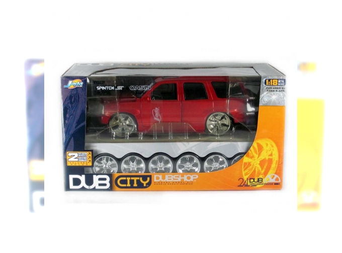 Cadillac Escalade 2002 красный Dub City Modelkit с дополнительным комплектом колес