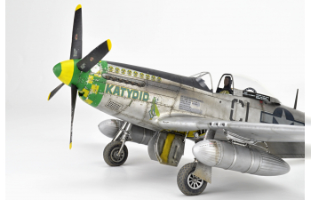 Сборная модель P-51D-10 Mustang Weekend edition