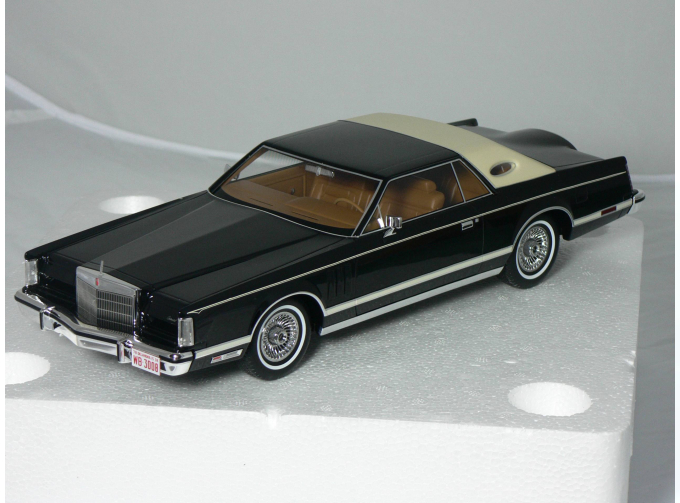 LINCOLN Continental Mk.V Coupe (1978), black / beige