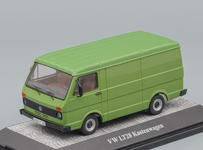 VOLKSWAGEN LT28 box van, green