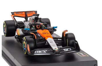 McLAREN F1 Mcl39 Team Mclaren №81 2nd Silverstone British Gp (2025) Oscar Piastri - With Pilot And Showcase, Orange Chrome Black