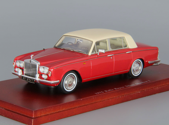 ROLLS-ROYCE Silver Shadow I (1975), red / beige