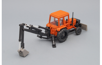 Трактор МТЗ-82, оранжевый