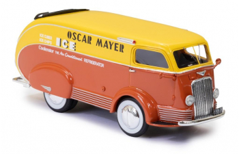 International D-300 Oscar Mayer ice delivery van (open rear door) - 1938