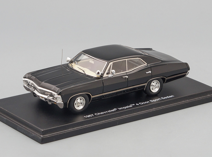 CHEVROLET Impala 4-doors Sport Sedan (1967), black