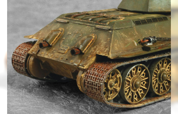 Сборная модель Советский средний танк Т-34/76 (1942)