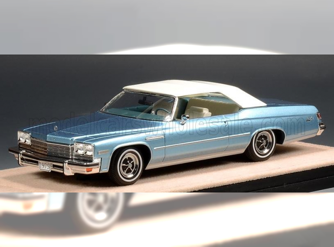 BUICK Lesabre Custom Convertible Closed 1975, blue haze met white