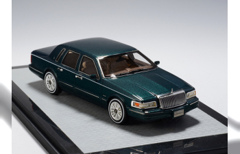 LINCOLN Town Car 1997, green met