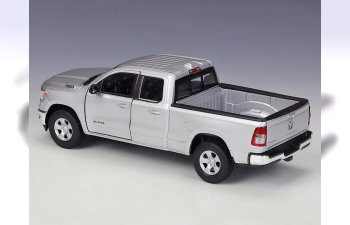 RAM 1500 (2019), silver