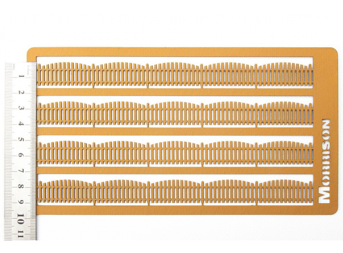Деревянный забор-штакетник фигурный (высота 1,5 см). Общая длина в наборе 70 см.