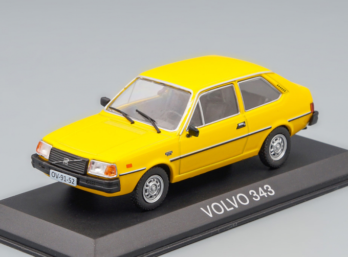 VOLVO 343 - Legendarni Automobily Minule Ery