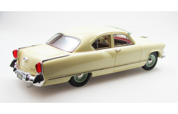 KAISER Deluxe 2х дверный седан (1953), белый