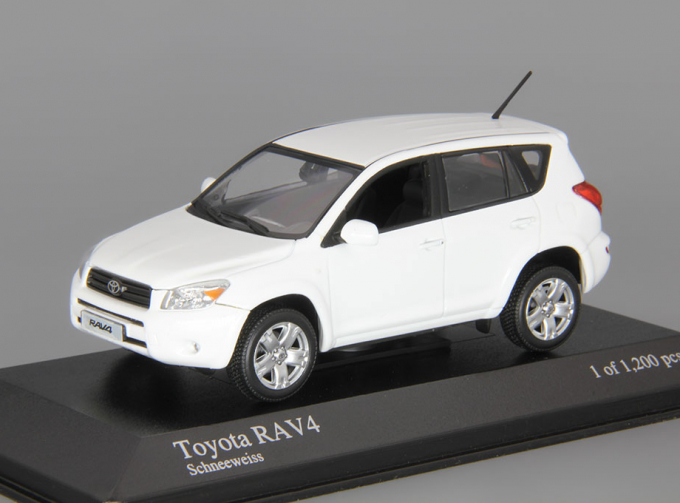 TOYOTA RAV4 (2006), white