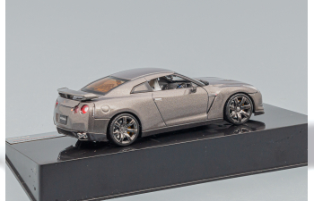 NISSAN GT-R R35 (RHD), titanium grey