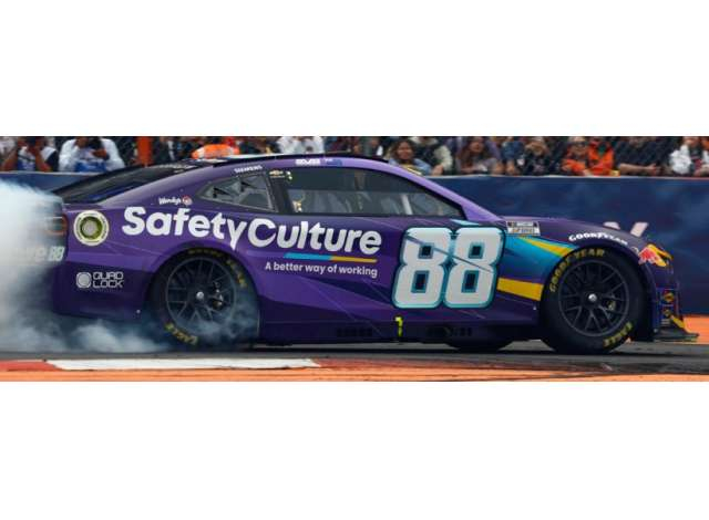Chevrolet #88 Shane van Gisbergen *SafetyCulture*, purple/white 2025