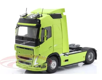 VOLVO FH Globetrotter XL, neon green