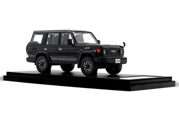 Toyota Land Cruiser 70 AX (2023), черный