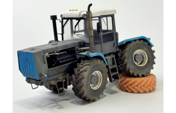 Сборная модель трактора ХТЗ 17221-21