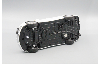 MITSUBISHI Lancer Evolution IX, белый, 20 см.