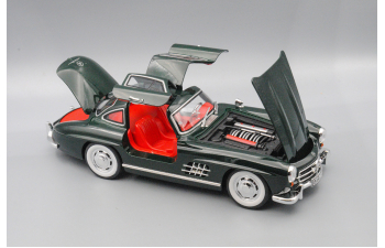MERCEDES-BENZ 300 SL, зелёный, 25 см.