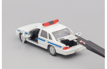 FORD Crown Victoria Police, white