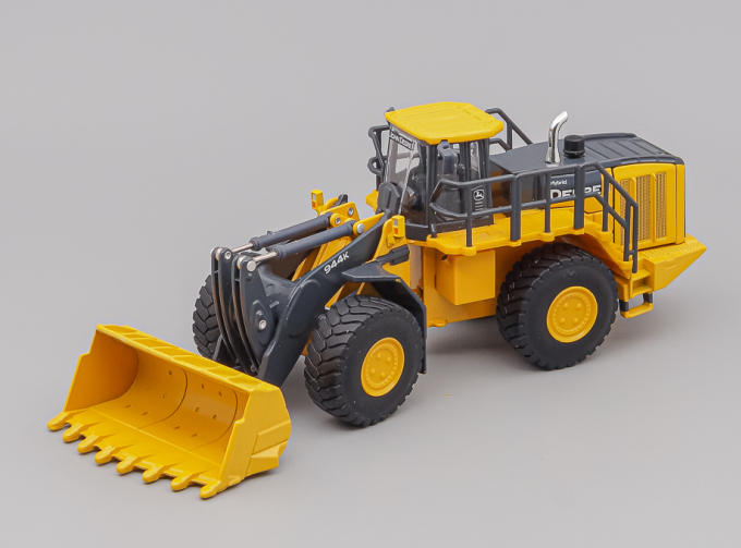 JOHN DEERE 944K Wheel Loader, yellow / black